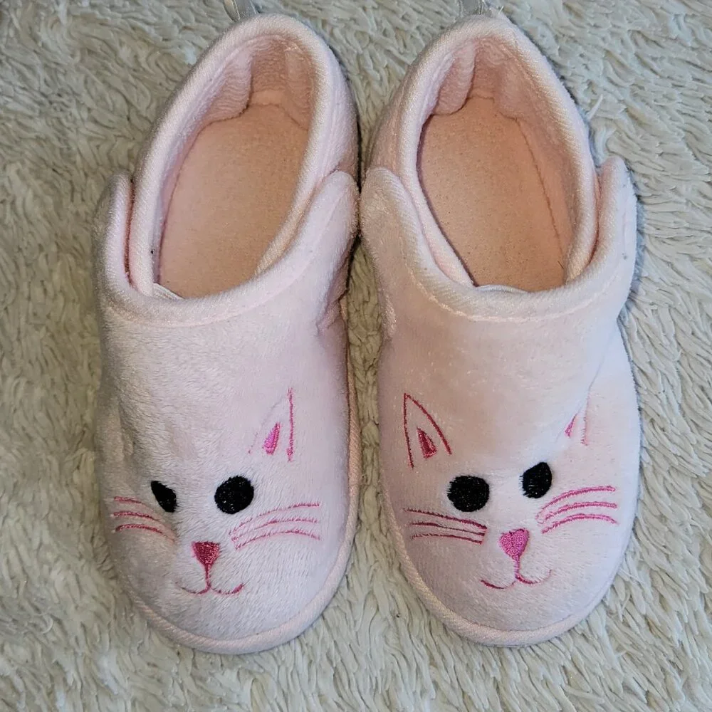 Adorable Little Girls Pastel Pink Cat Slippers - Size Large (9-10)